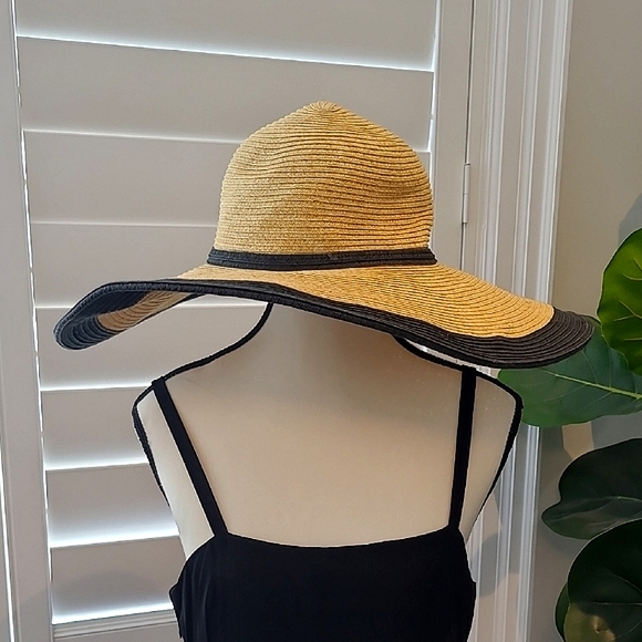 HBY Miami Accessories - HBY Miami chic Tan and Black Wide Brim Hat